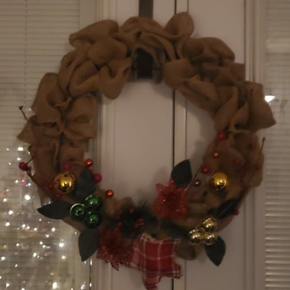 Homemade burlap Christmas wreath - Picture 3 of 5